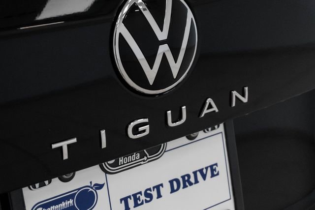 Used 2022 Volkswagen Tiguan SE R-Line image 12