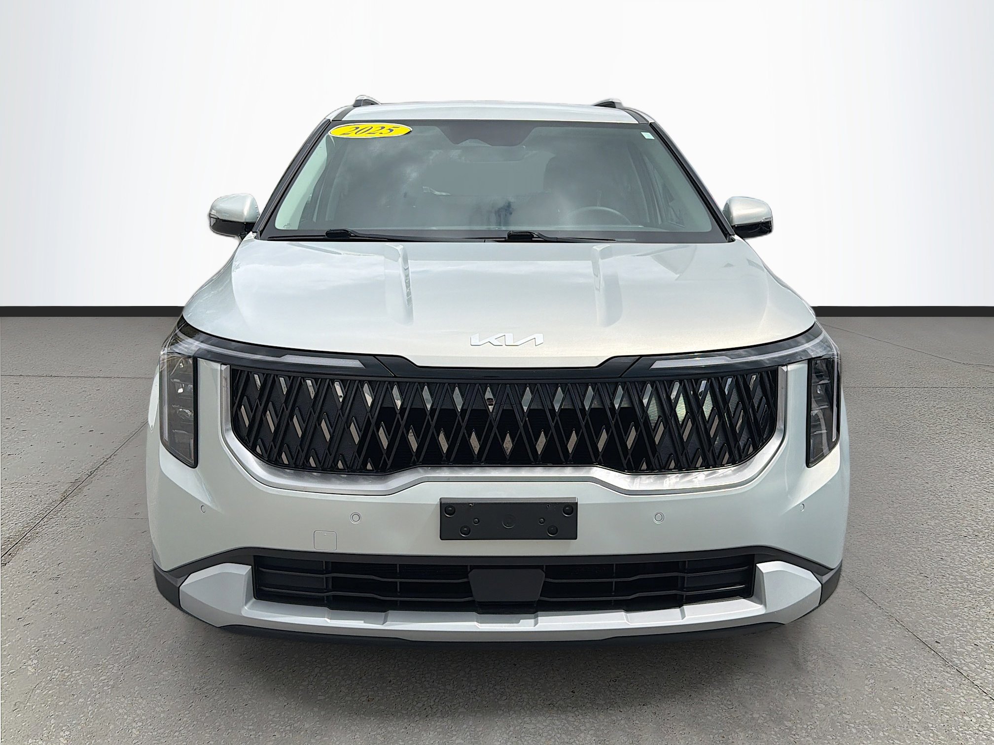 Used 2025 Kia Carnival EX image 10