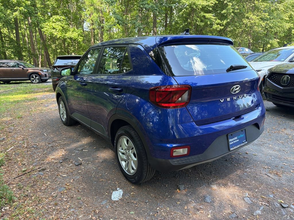 Used 2021 Hyundai Venue SE FWD image 4