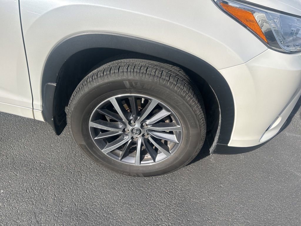 Used 2017 Toyota Highlander XLE image 12
