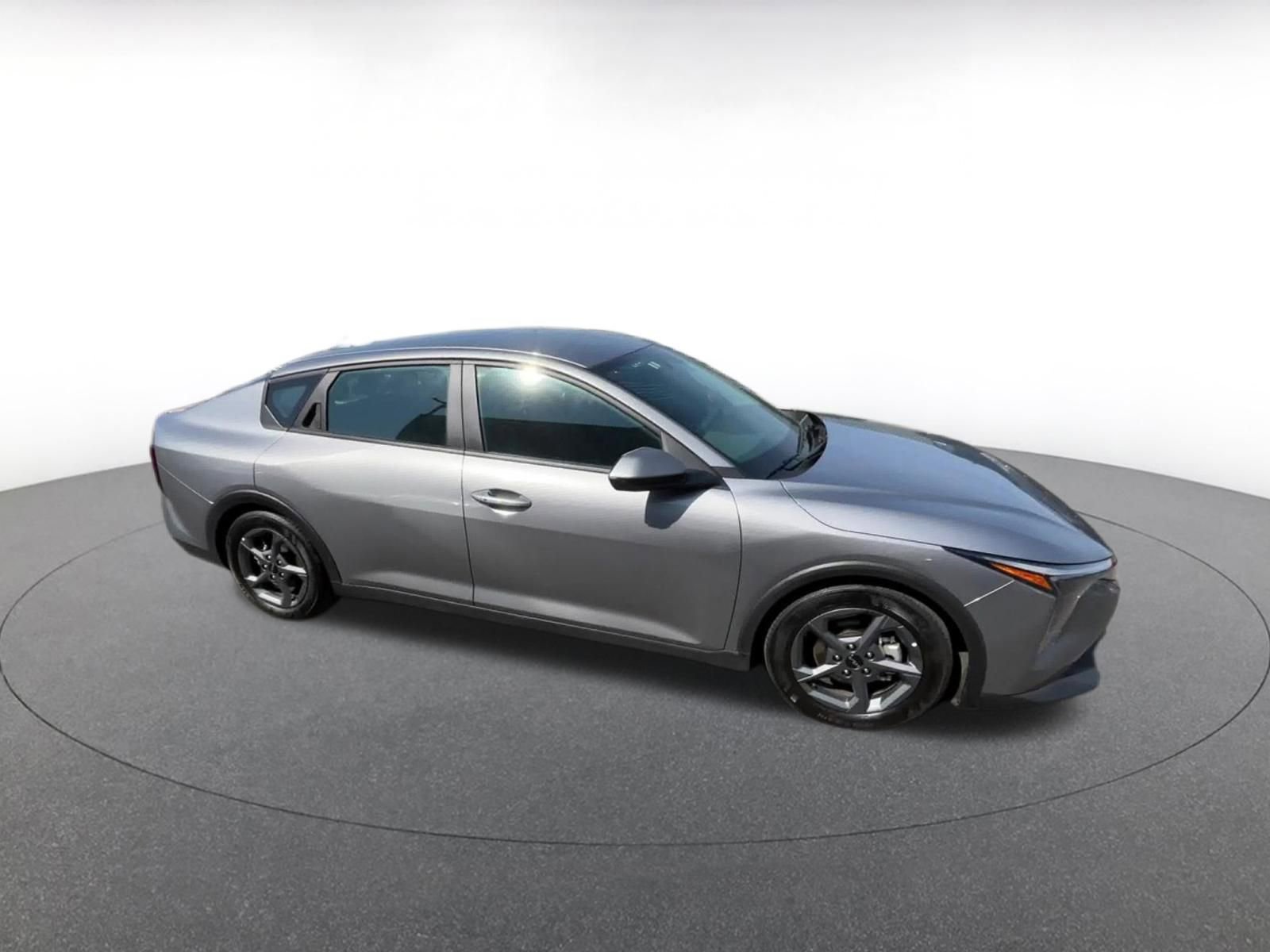 Used 2025 Kia K4 LXS image 2