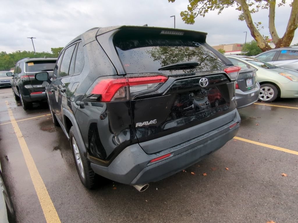 Used 2021 Toyota RAV4 XLE FWD image 4