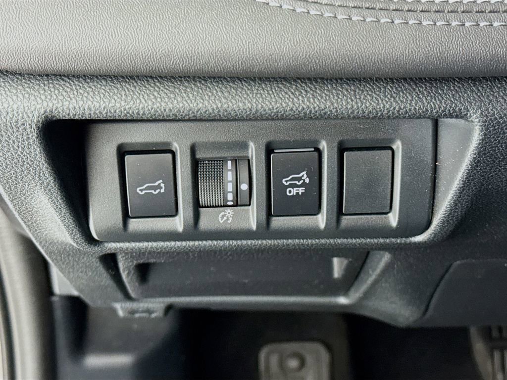 Used 2025 Subaru Outback Limited AWD/4WD image 10