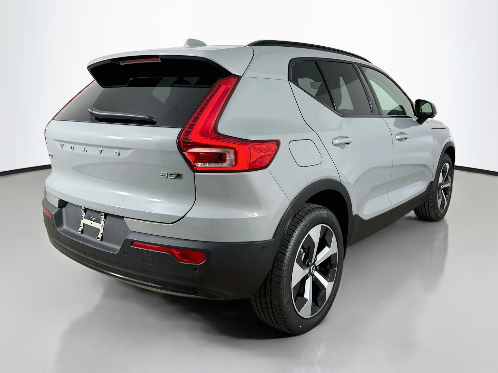 New 2026 Volvo XC40 B5 Plus w/ Protection Package Premier AWD/4WD image 5
