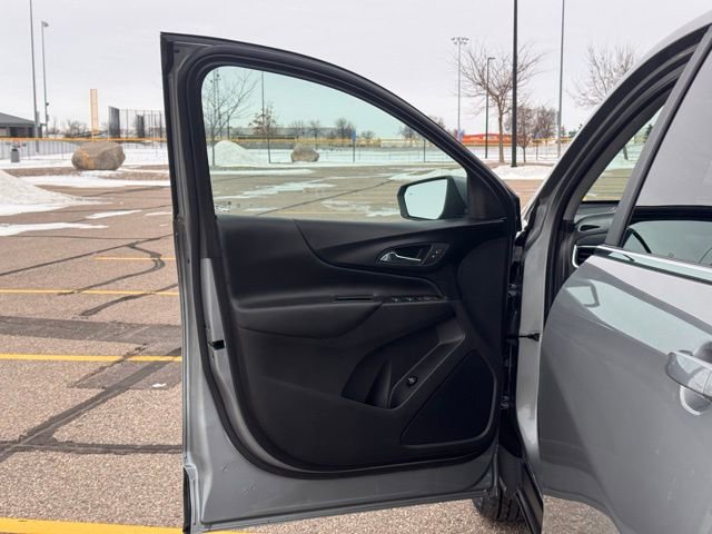 Used 2023 Chevrolet Equinox LT image 4