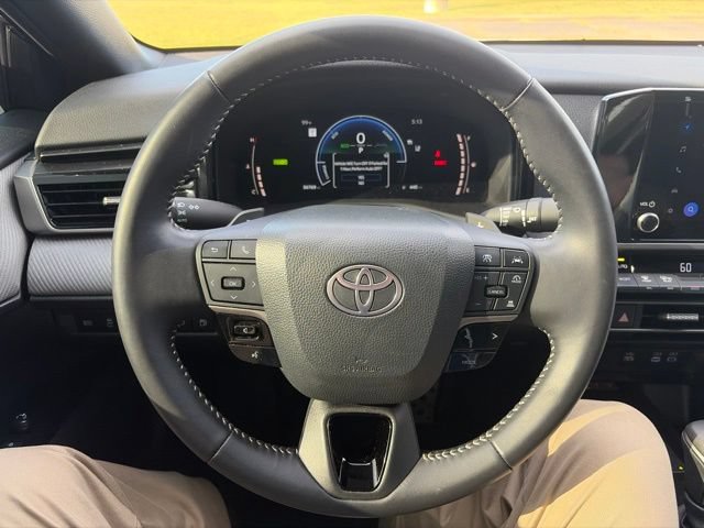 Used 2025 Toyota Camry SE w/ Convenience Package FWD image 18
