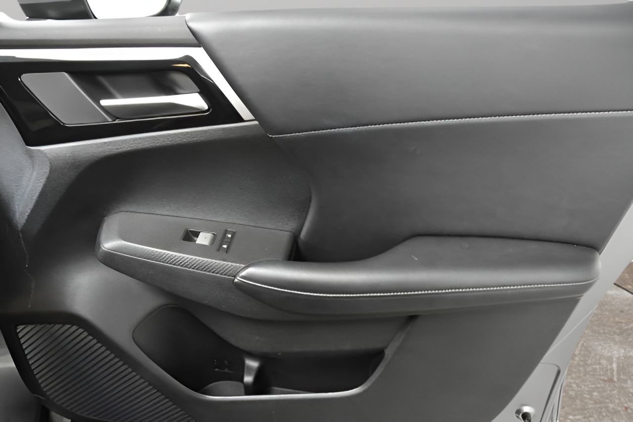 Used 2024 Mitsubishi Outlander SE image 14