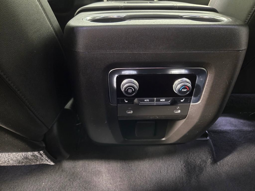 Used 2021 GMC Yukon SLT w/ SLT Premium Package image 28