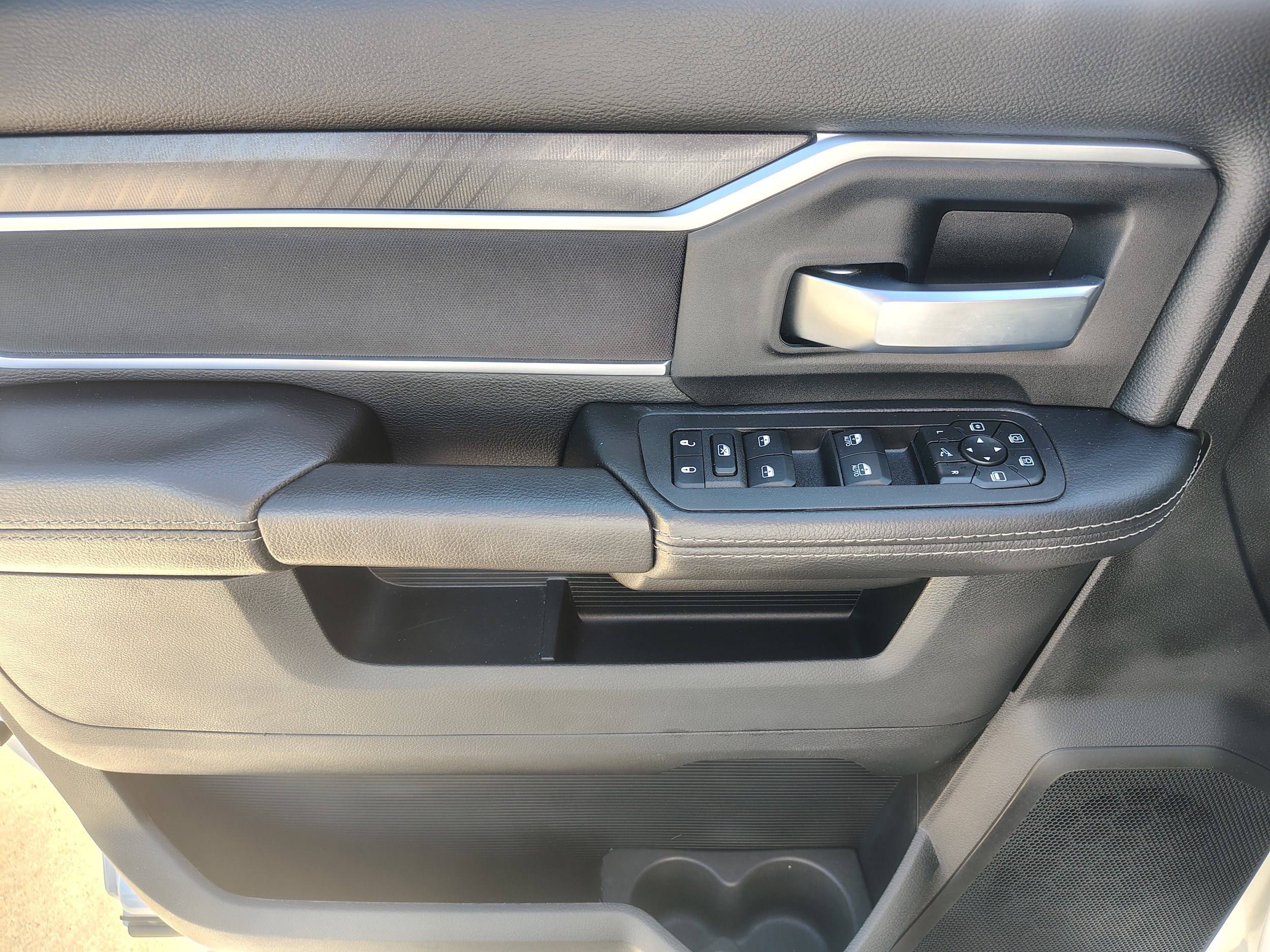 Certified 2025 RAM 2500 Big Horn AWD/4WD image 18