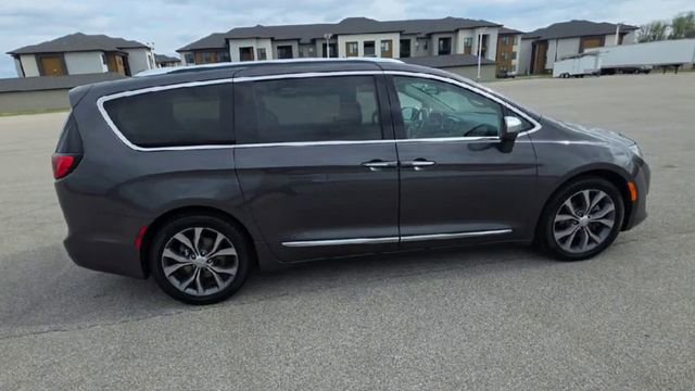 Used 2018 Chrysler Pacifica Limited w/ Tire & Wheel Group image 2