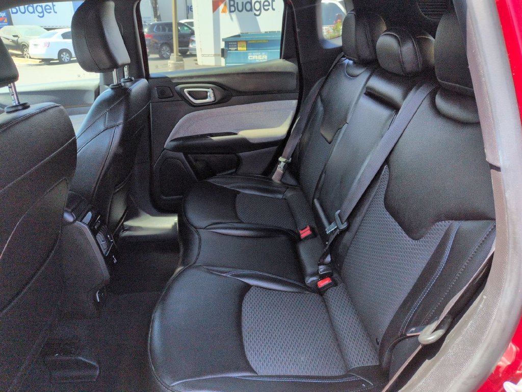 Used 2025 Jeep Compass Latitude w/ Sun & Sound Group AWD/4WD image 27