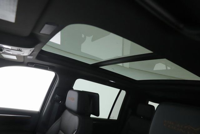 Used 2025 Chevrolet Suburban High Country image 20