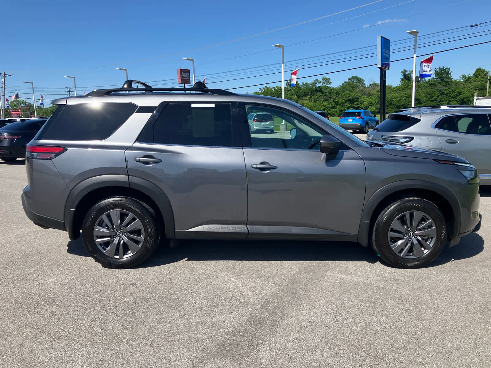 Used 2024 Nissan Pathfinder SV w/ SV Premium Package FWD image 8
