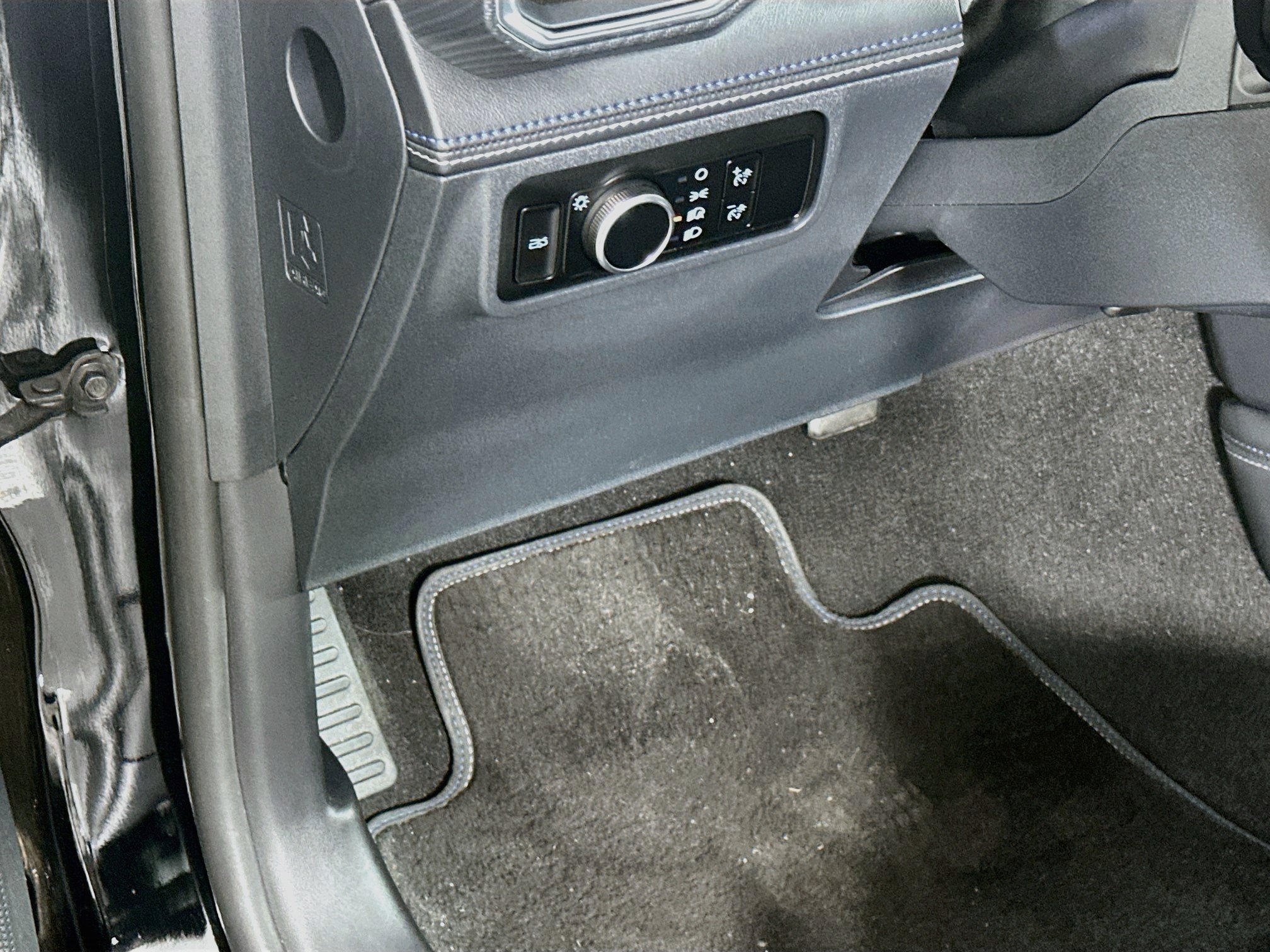 Used 2024 Ford Mustang GT Premium RWD image 17