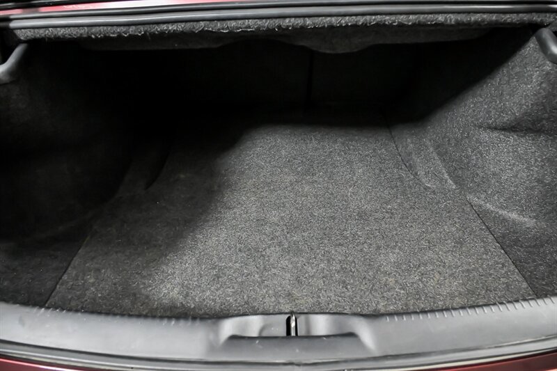 Used 2019 Chrysler 300 Touring RWD image 12