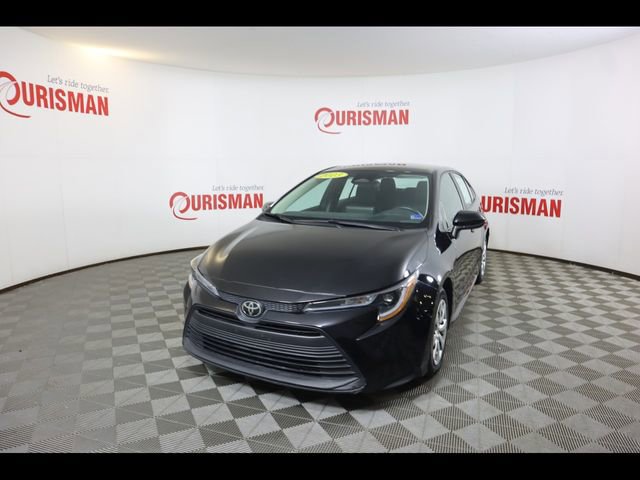 Used 2023 Toyota Corolla LE image 2
