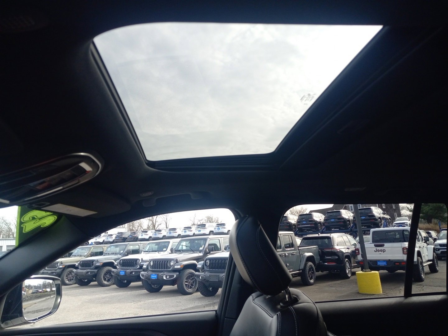 Used 2025 Jeep Grand Cherokee Altitude image 14