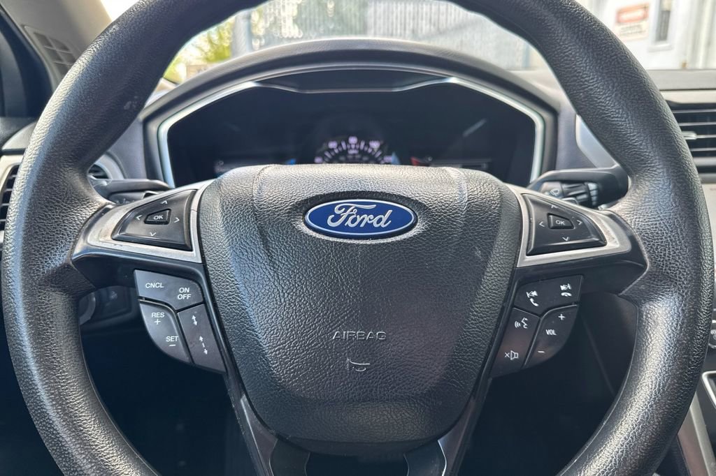 Used 2019 Ford Fusion SE FWD image 23