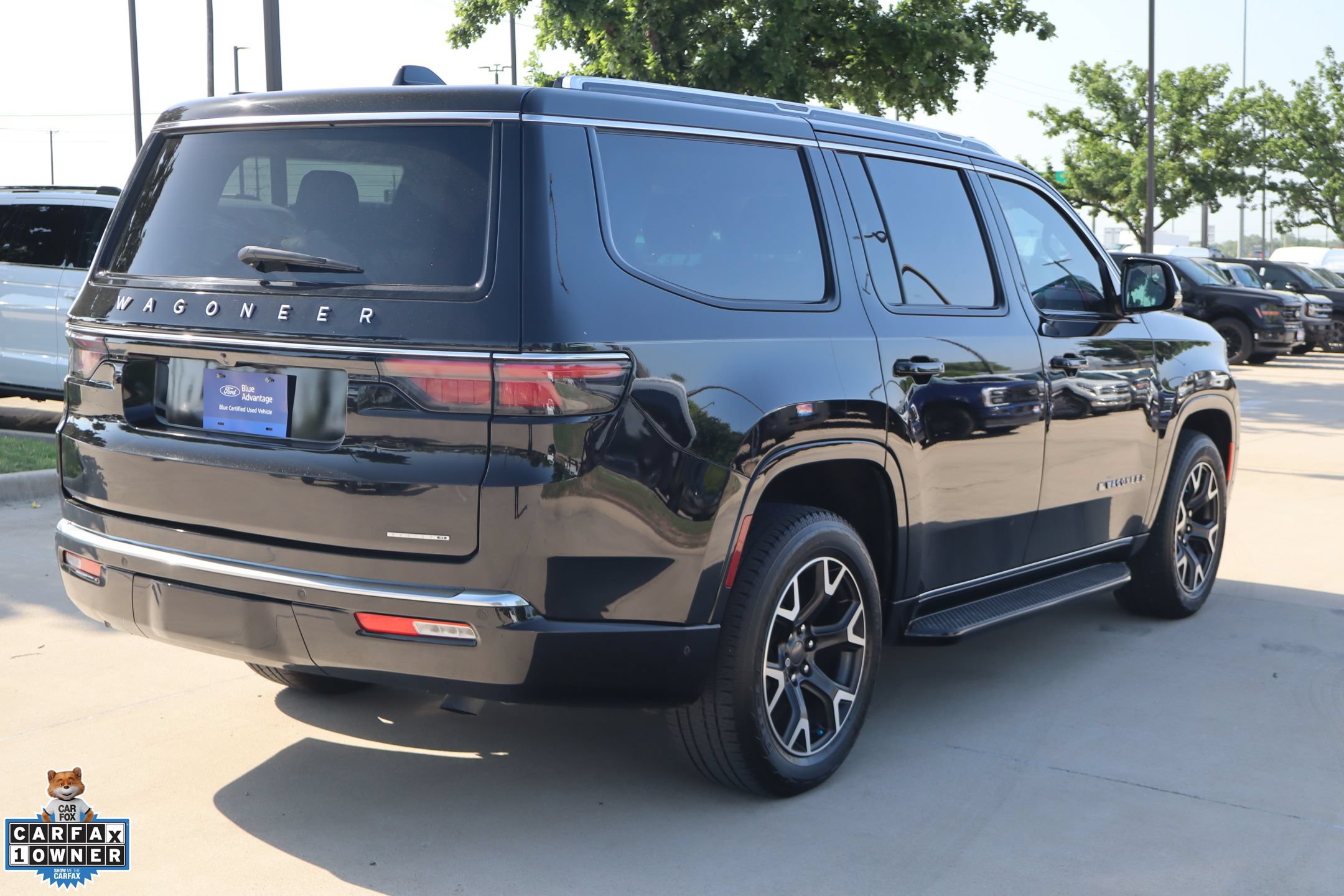 Used 2023 Jeep Wagoneer Series III w/ Convenience Group I RWD image 3