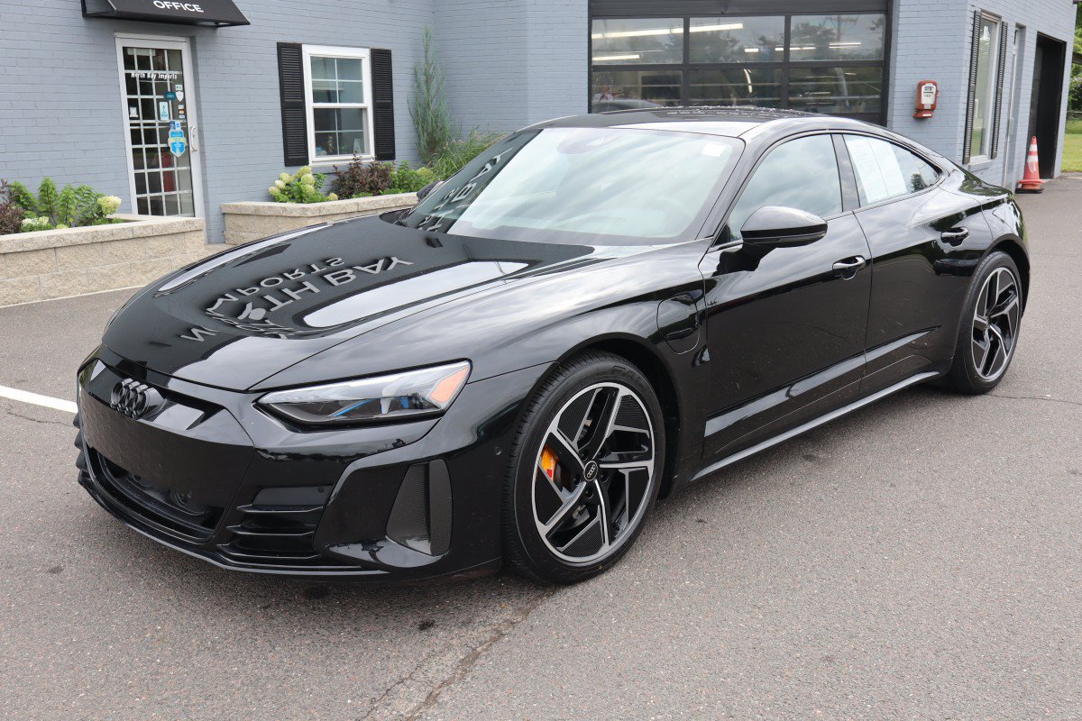 Used 2023 Audi RS e-tron GT w/ Carbon Performance Package AWD/4WD image 2