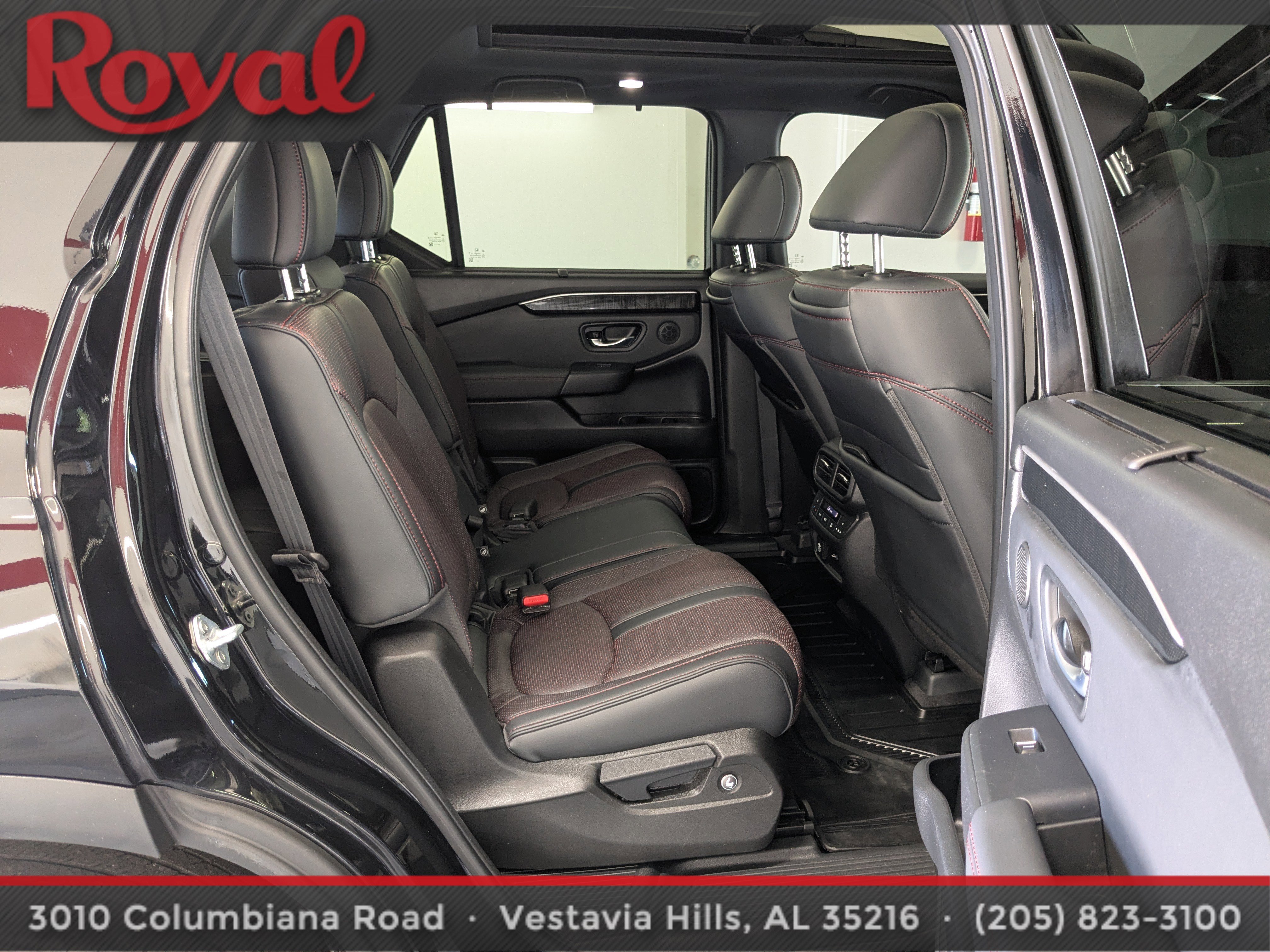 Used 2025 Honda Pilot Black Edition image 10