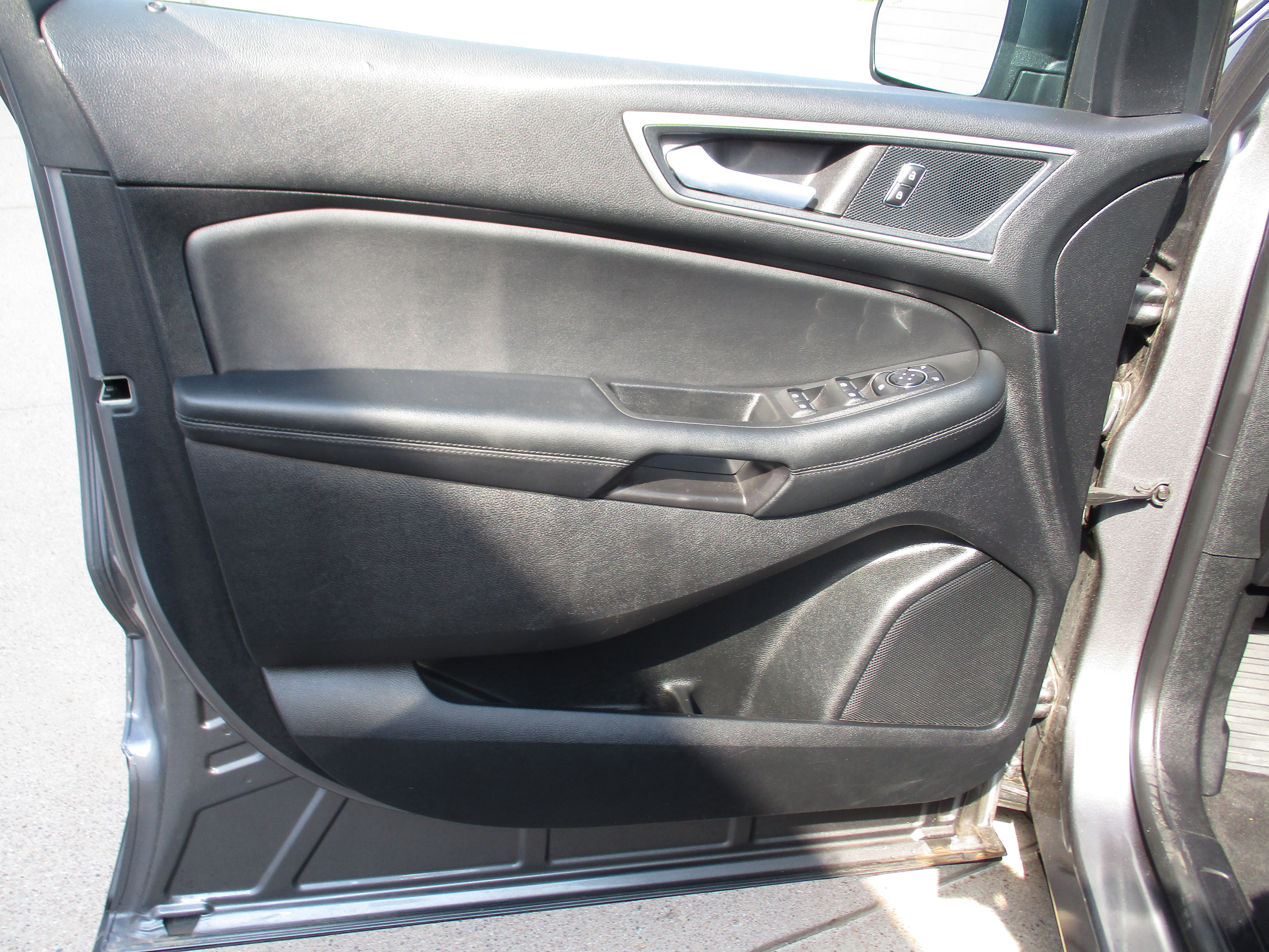 Used 2024 Ford Edge SEL image 11
