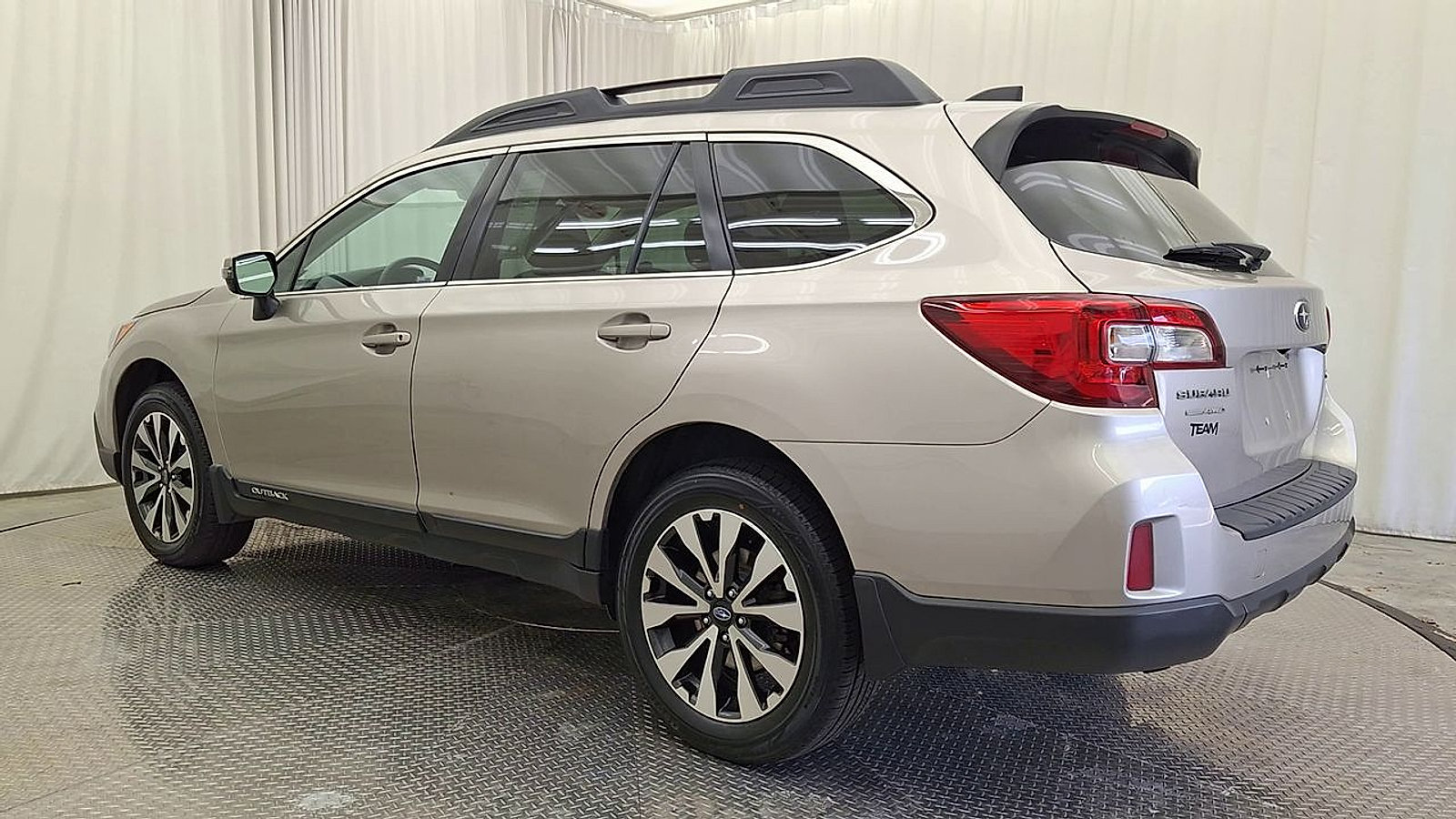 Used 2016 Subaru Outback 2.5i Limited AWD/4WD image 9