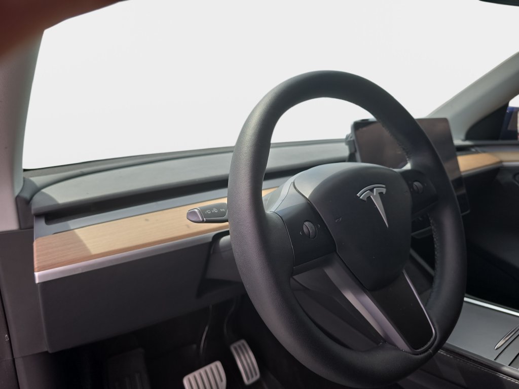 Used 2025 Tesla Model Y Performance AWD/4WD image 19