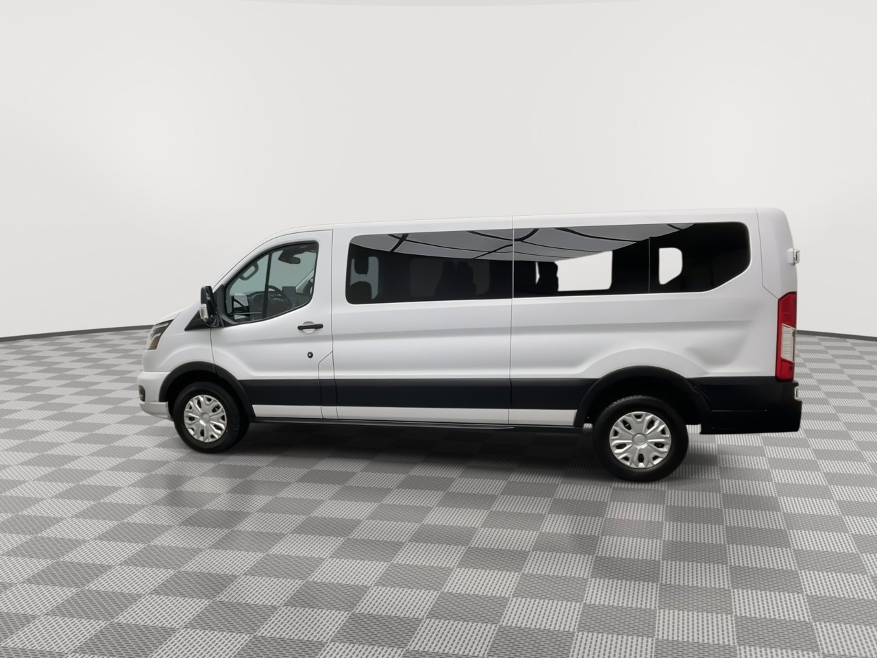 Used 2023 Ford Transit 350 XLT image 33