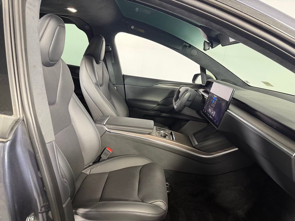 Used 2023 Tesla Model X image 30