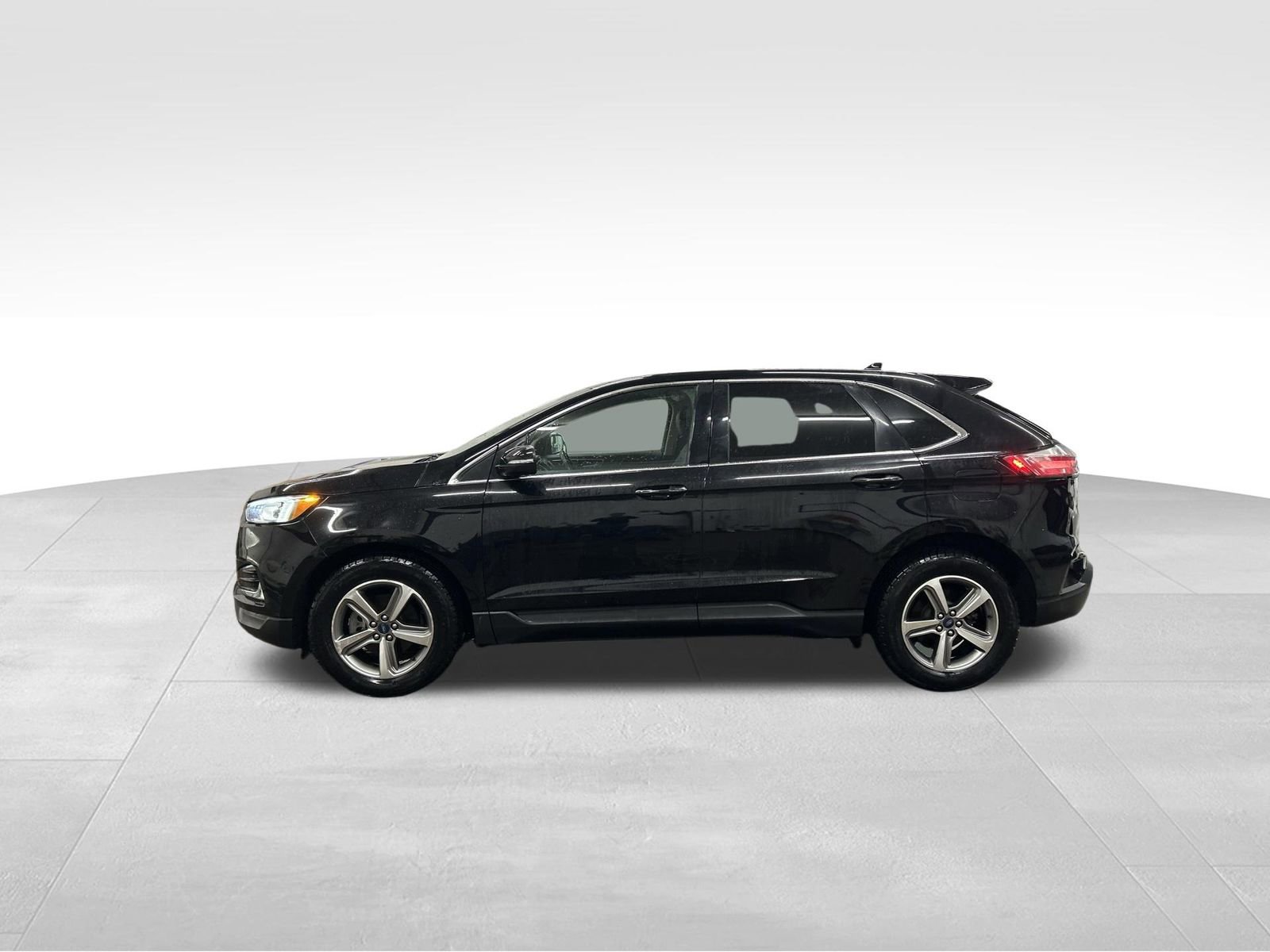 Used 2019 Ford Edge SEL w/ Equipment Group 201A image 2