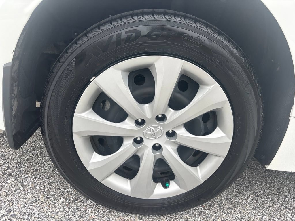 Used 2023 Toyota Corolla LE FWD image 3