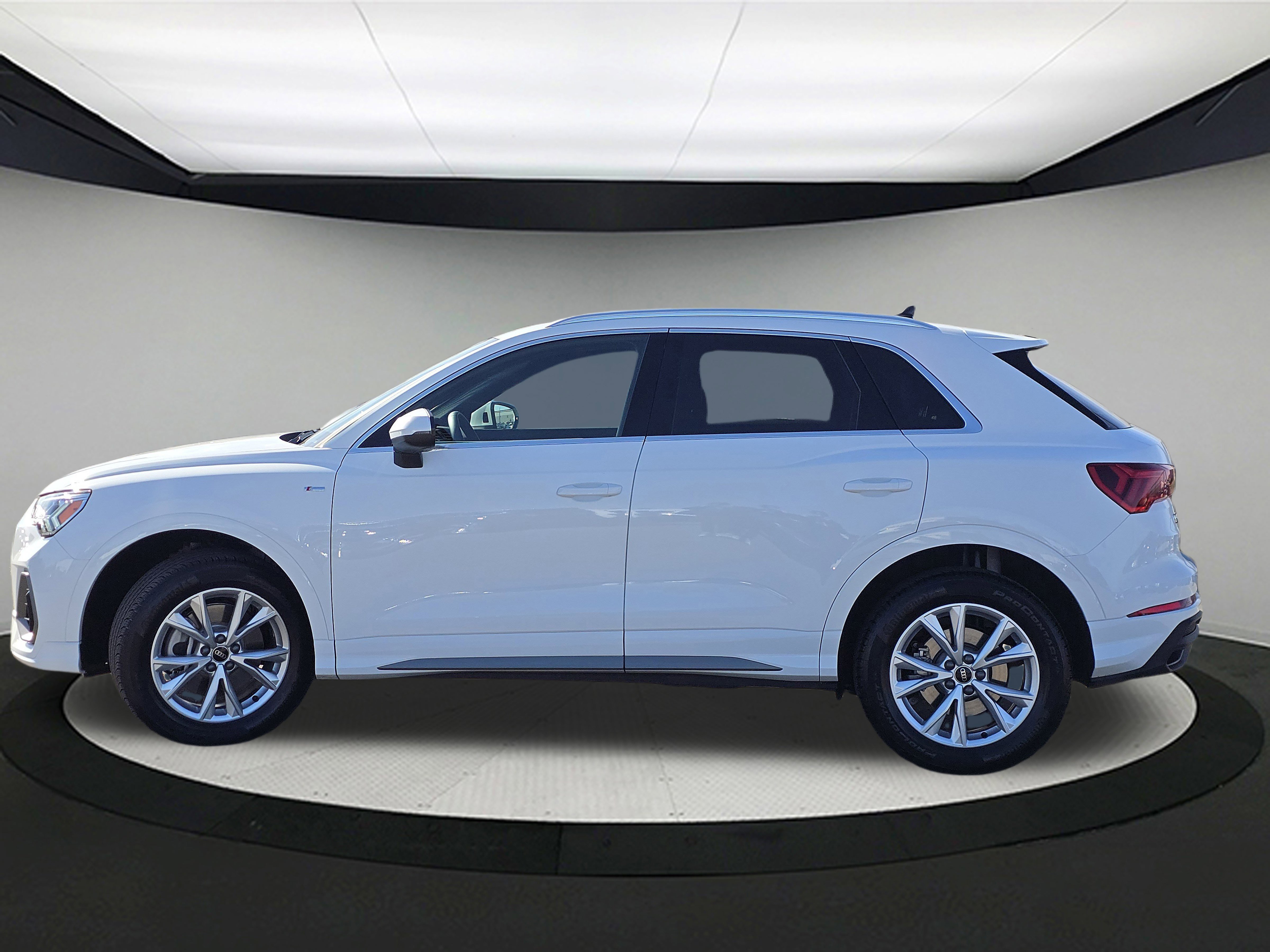 Certified 2025 Audi Q3 2.0T Premium w/ Convenience Package image 4