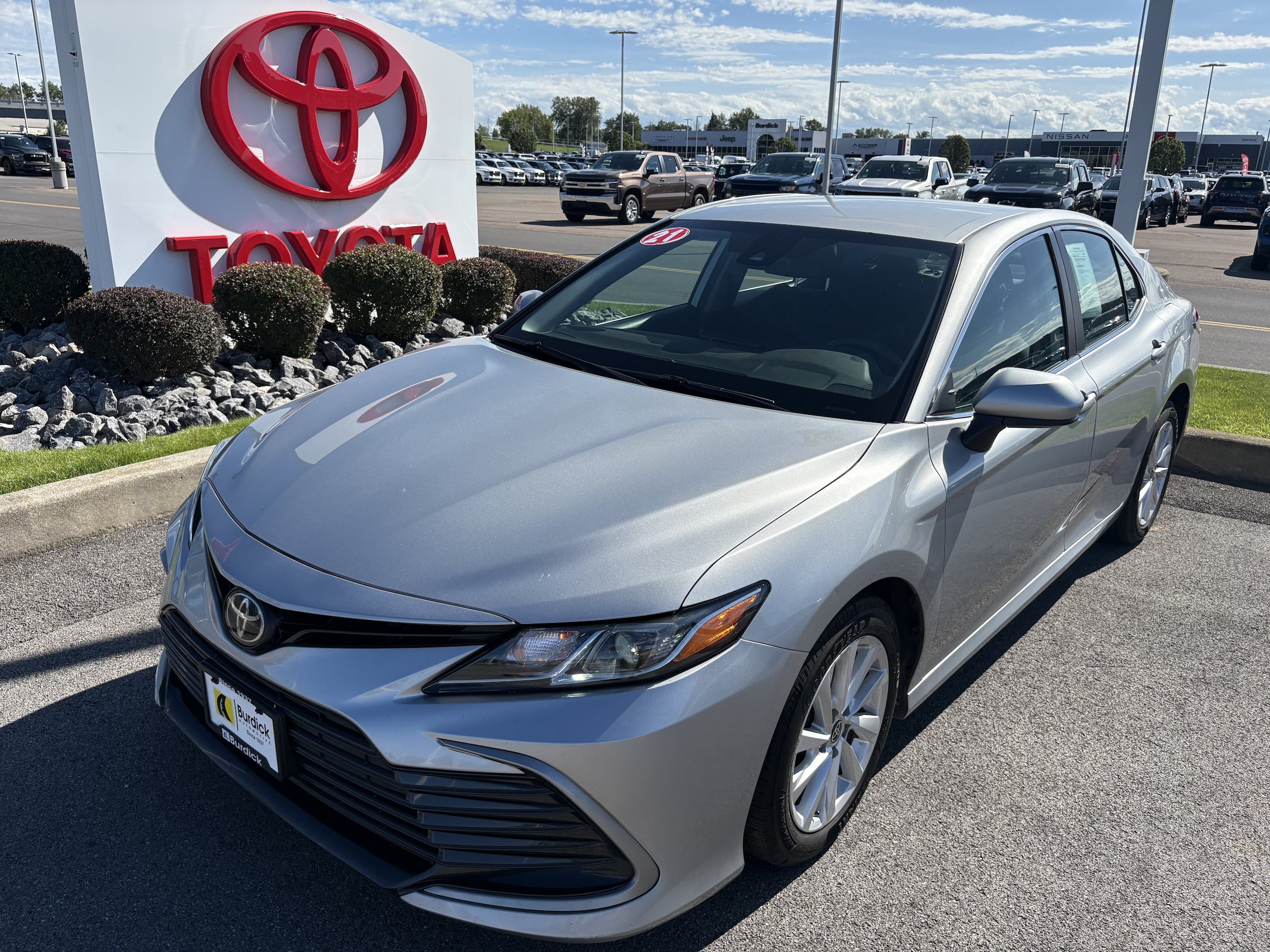 Used 2021 Toyota Camry LE AWD/4WD image 1