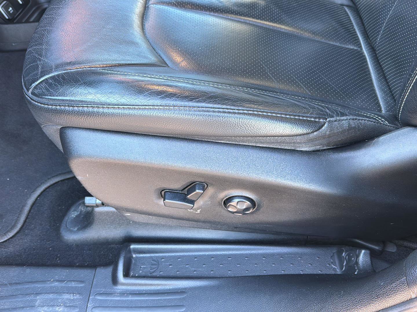 Used 2020 Chrysler Pacifica Touring-L w/ S Appearance Package image 27