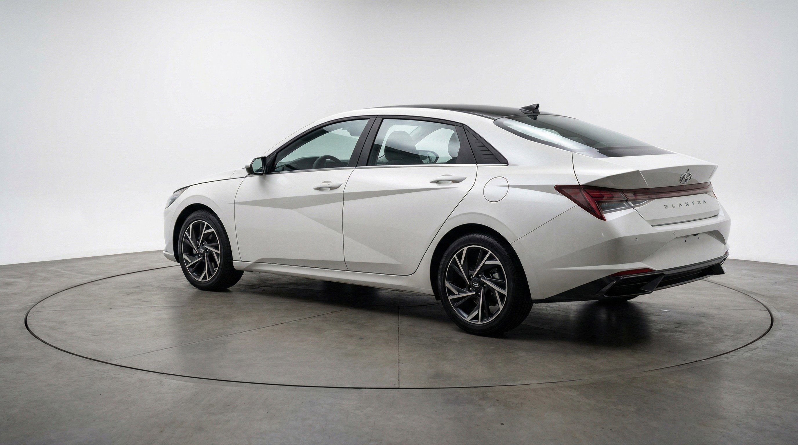 Used 2025 Hyundai Elantra SEL FWD image 6