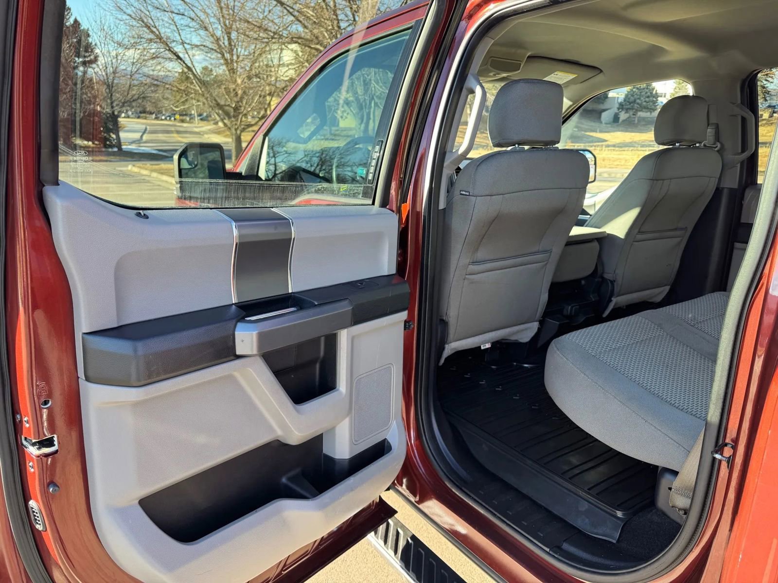 Used 2016 Ford F150 XLT w/ Equipment Group 302A Luxury AWD/4WD image 9