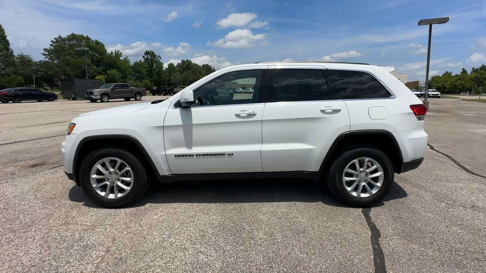 Used 2022 Jeep Grand Cherokee Laredo E w/ Security & Convenience Group AWD/4WD image 5