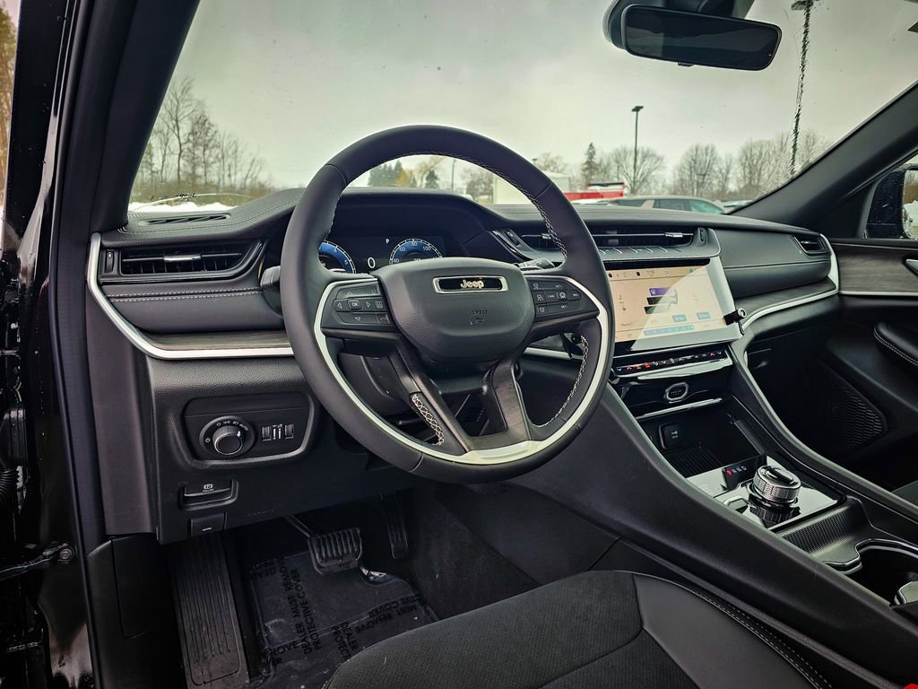 New 2026 Jeep Grand Cherokee Laredo image 12