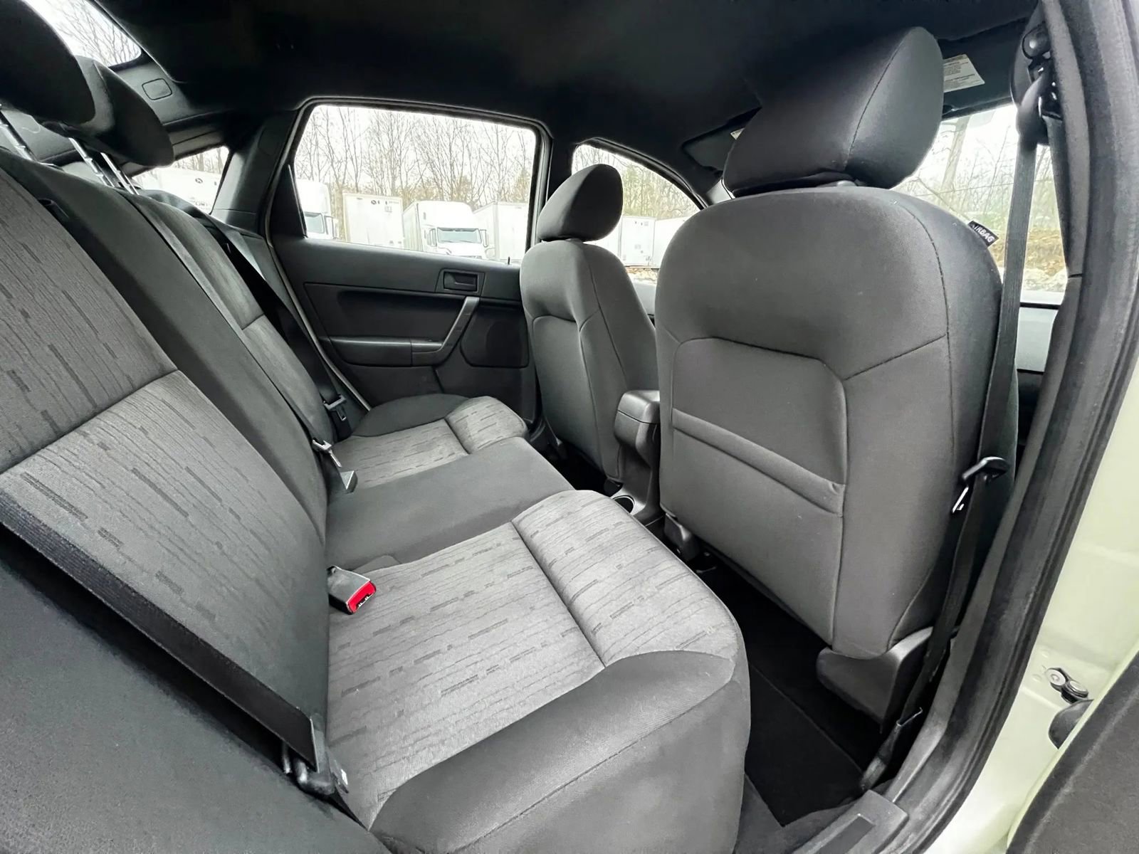 Used 2010 Ford Focus SE image 11