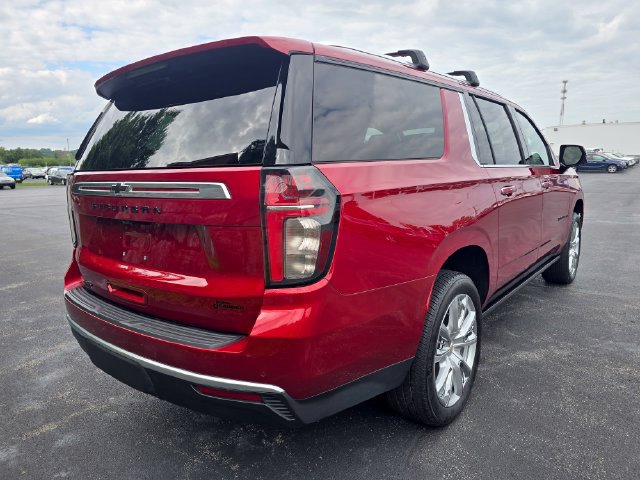 Used 2024 Chevrolet Suburban High Country AWD/4WD image 3