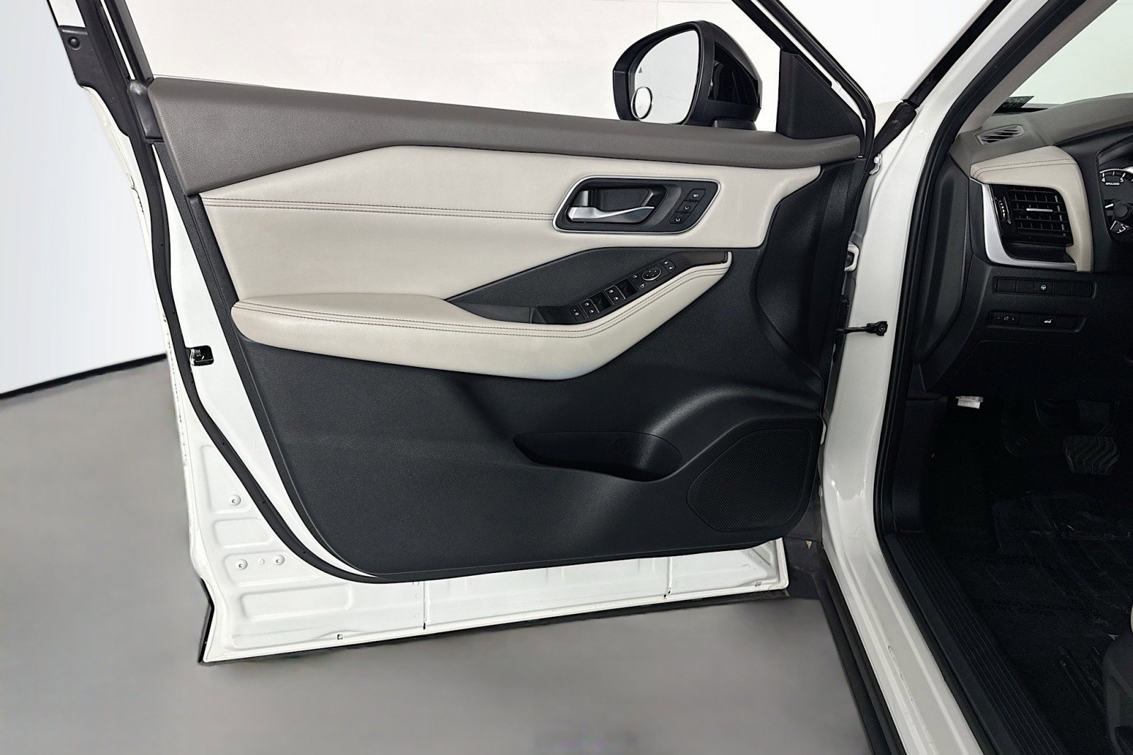 Used 2021 Nissan Rogue SL image 20