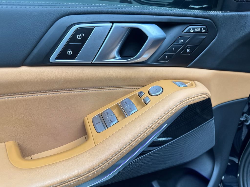 Used 2024 BMW X7 xDrive40i w/ M Sport Package image 33