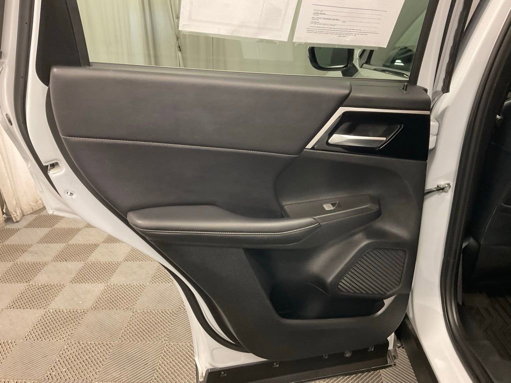 Used 2024 Mitsubishi Outlander SE image 31