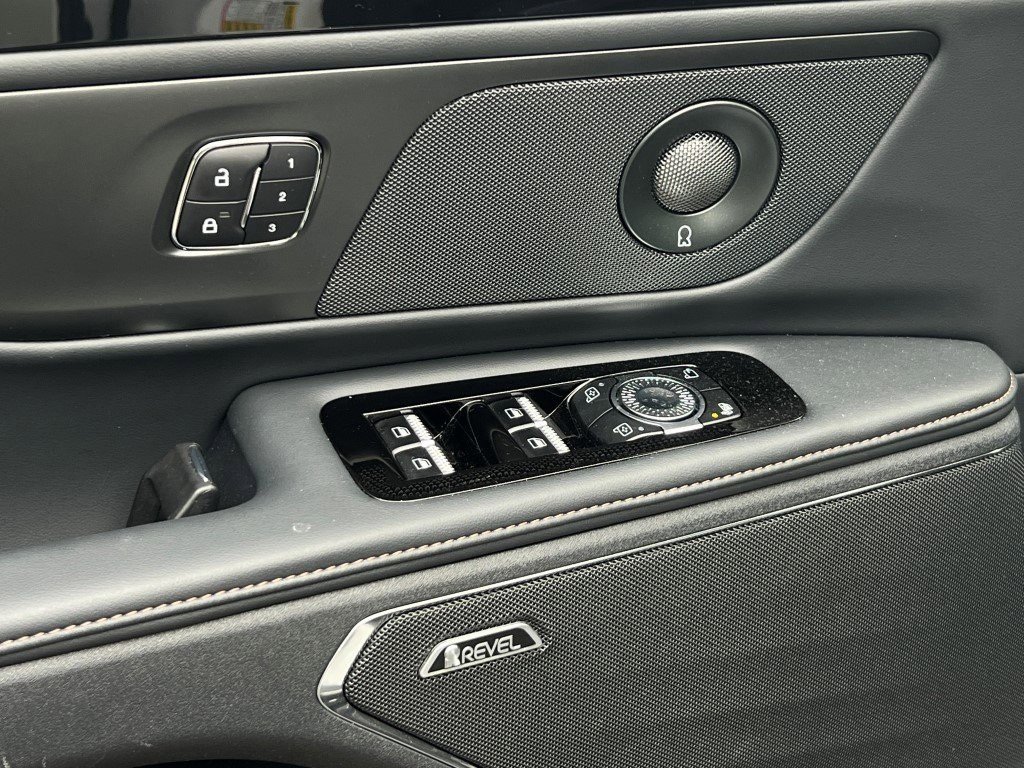 Used 2025 Lincoln Nautilus Premier w/ Equipment Group 102A image 17