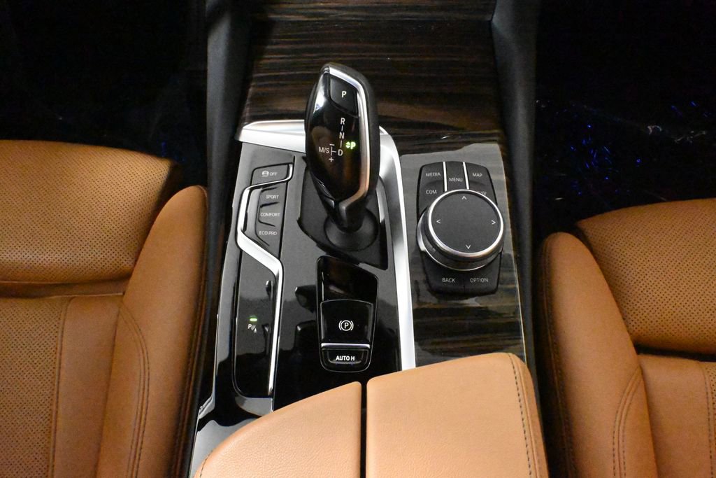 Certified 2022 BMW 530i xDrive w/ Convenience Package image 24