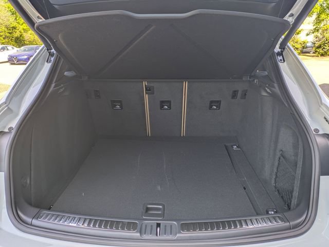 Used 2026 Porsche Macan AWD/4WD image 7