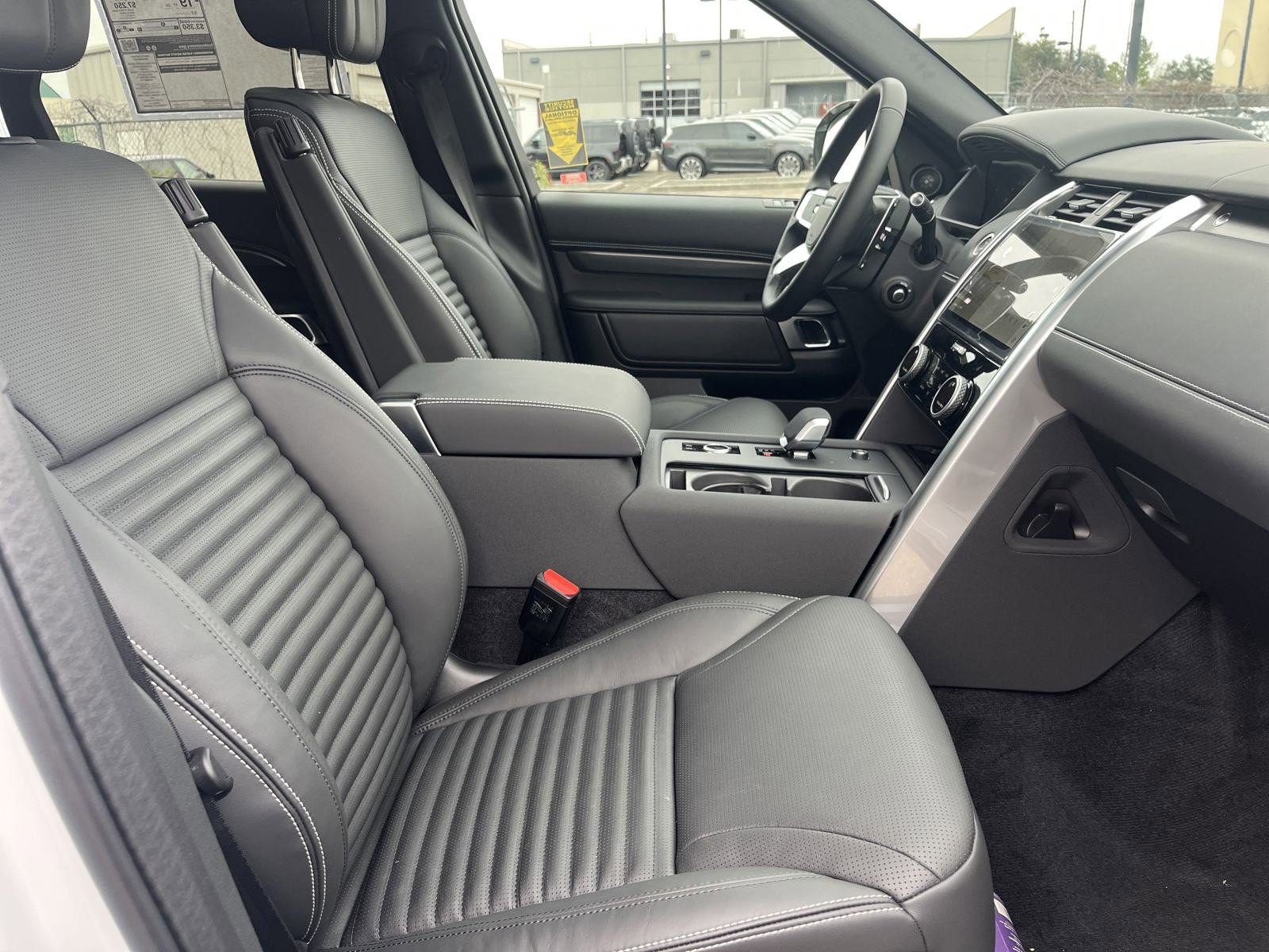 Used 2025 Land Rover Discovery Metropolitan Edition AWD/4WD image 19
