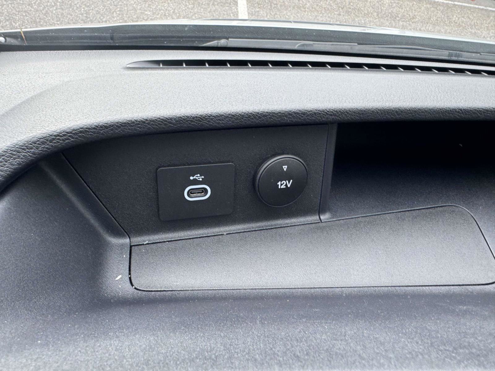 Used 2023 Ford Transit 350 XLT image 25