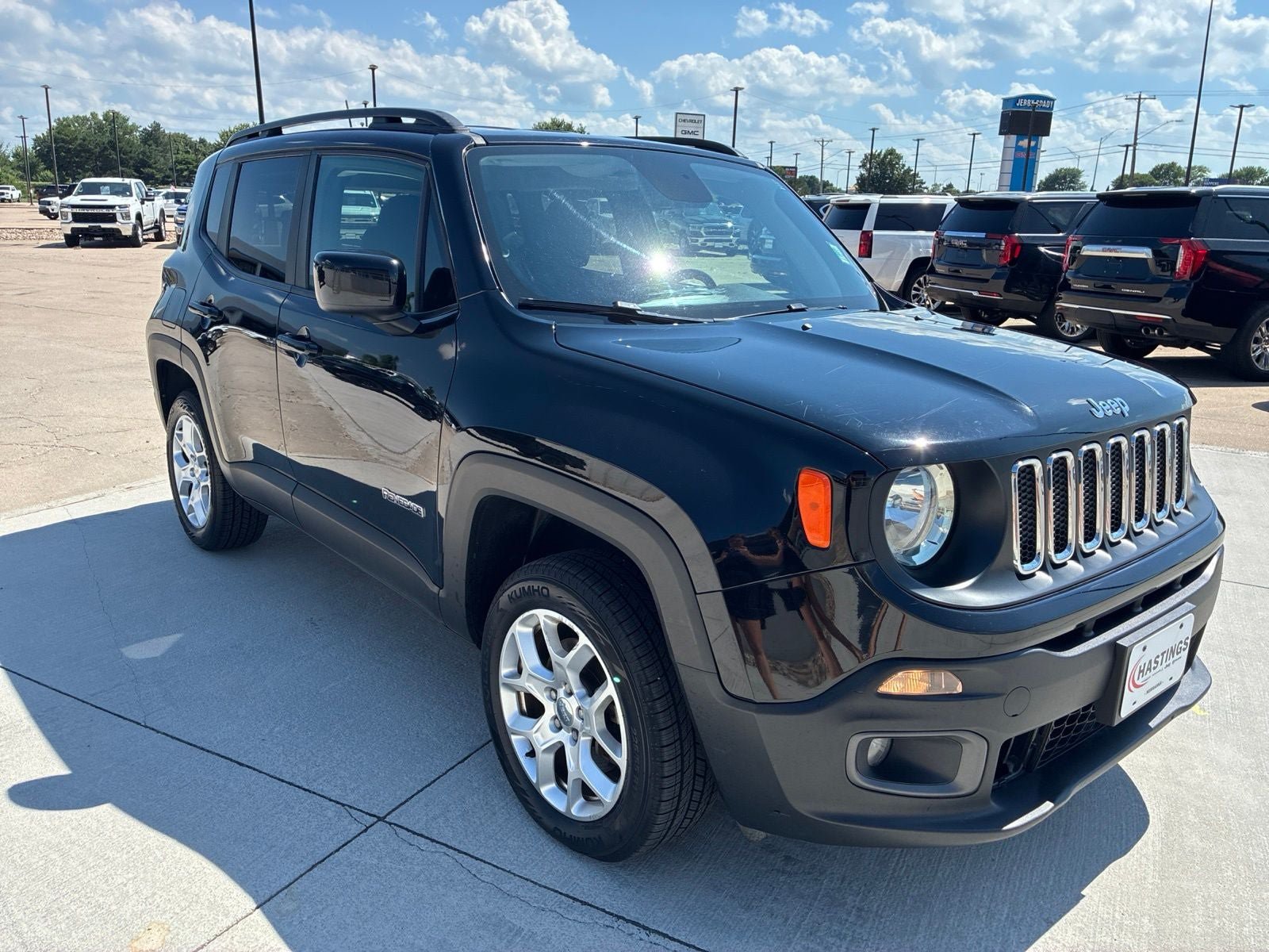 Used 2018 Jeep Renegade Latitude w/ Cold Weather Group AWD/4WD image 8